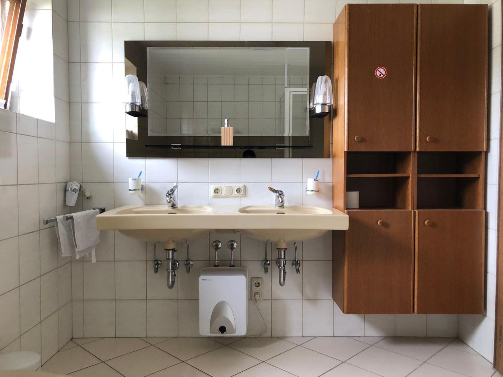 Wei Wei'S Hostel Ehenbichl Eksteriør bilde